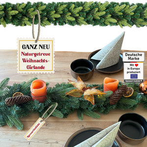 Weihnachtsgirlande künstlich I Naturgetreue Nachbildung mit Spritzguss Elementen, Weihnachtsdekoration für Innen, Draußen + Eingangstür Halterung I abgebildete Deko-Elemente sind nicht mit enthalten